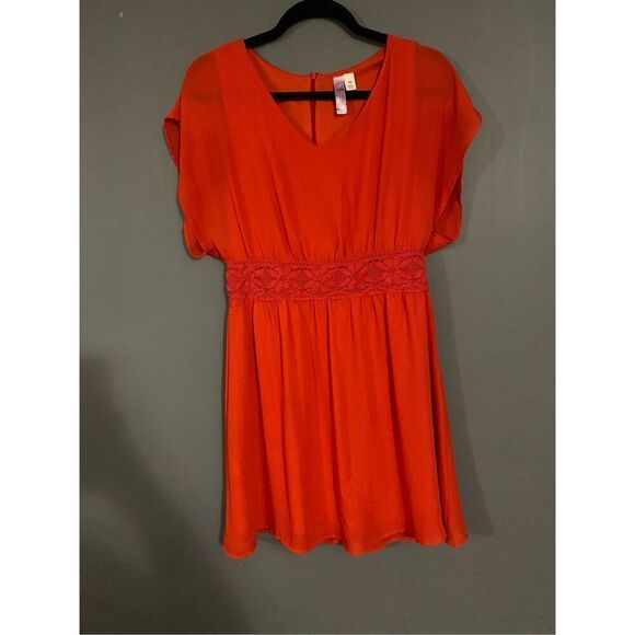 Alya Flower Lace Waist Flowy Dress Size Medium - Picture 1 of 4